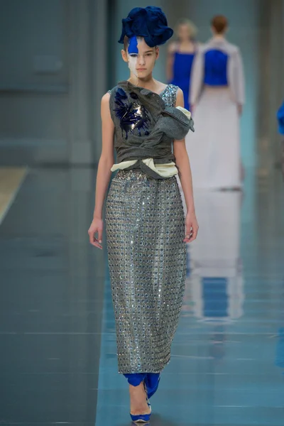 Look 12